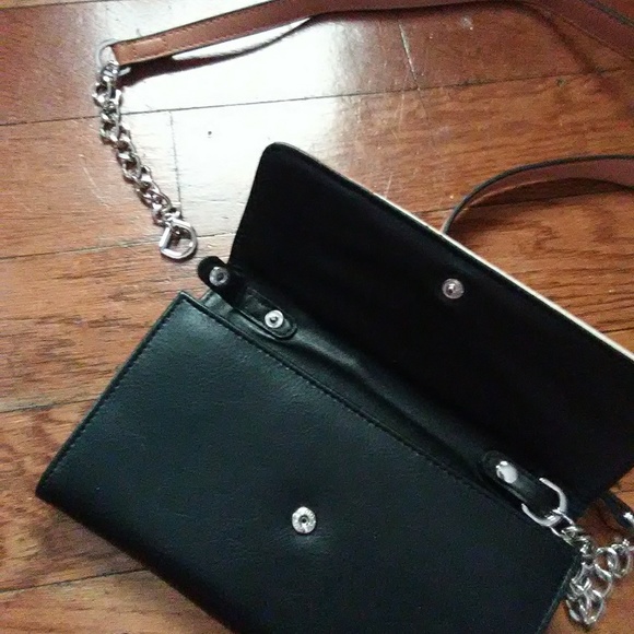 Reaction Kenneth Cole Purse - Picture 4 of 5